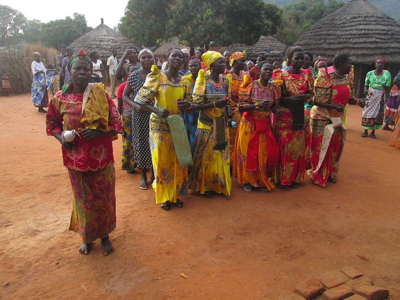 1280px-african_women_at_work.jpg