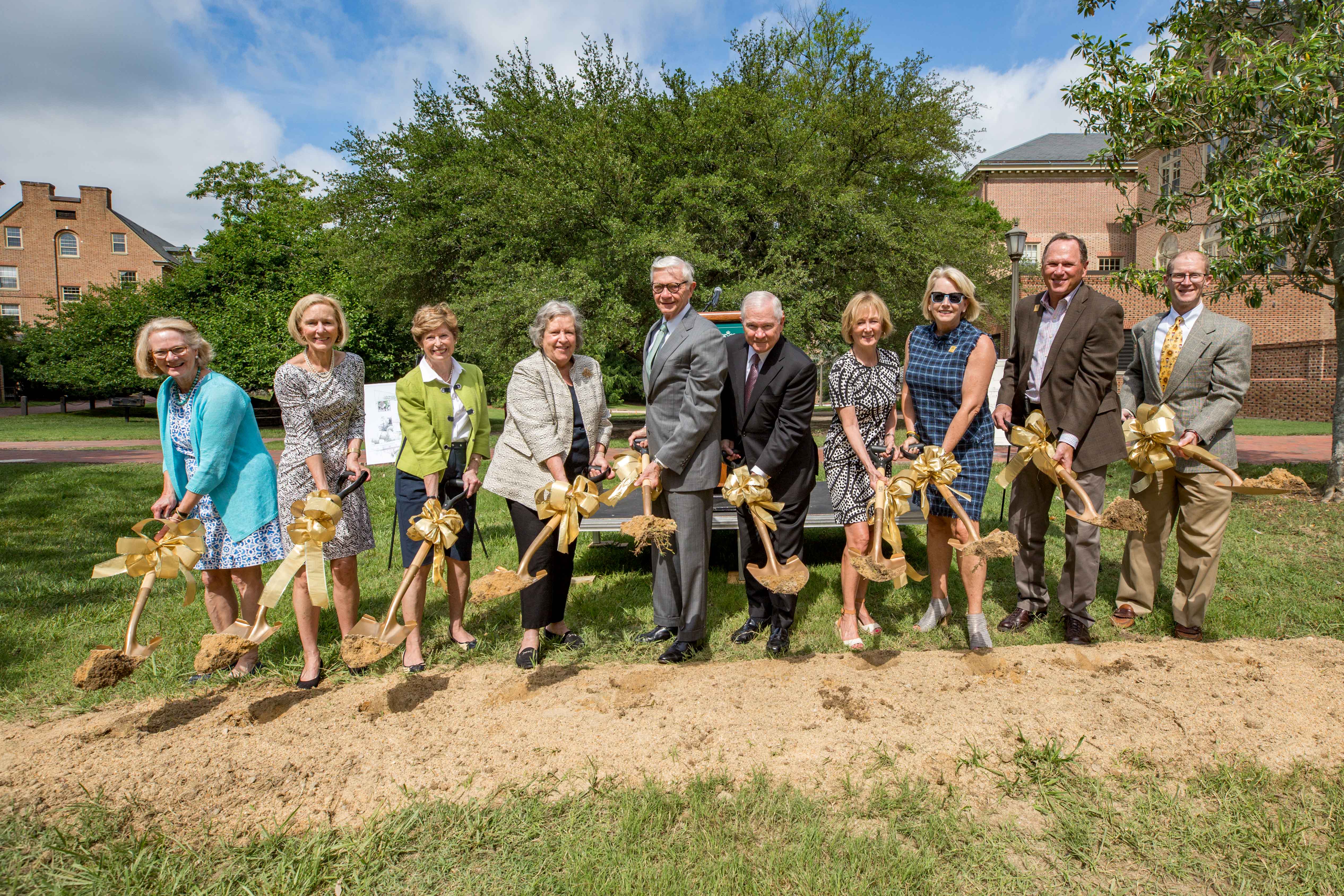 180613-wm-reveley-garden-groundbreaking-0186-300dpi4.jpg