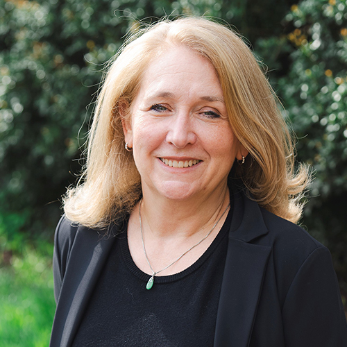 Alicia J. Bond ’90, P ’23, P ’25, P ’27